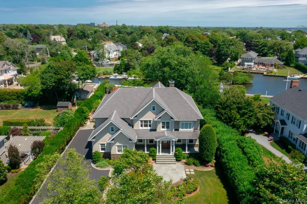 147 Eaton Lane West Islip NY 11795