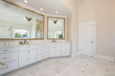 147 Eaton Lane West Islip NY 11795