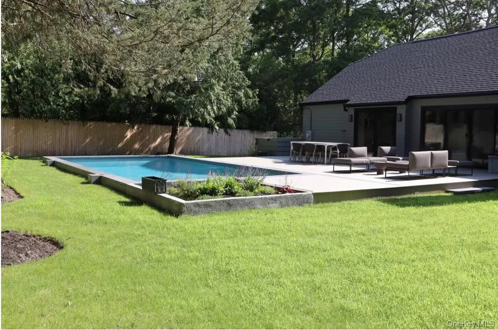 10 Hampton Street Westhampton Beach NY 11978