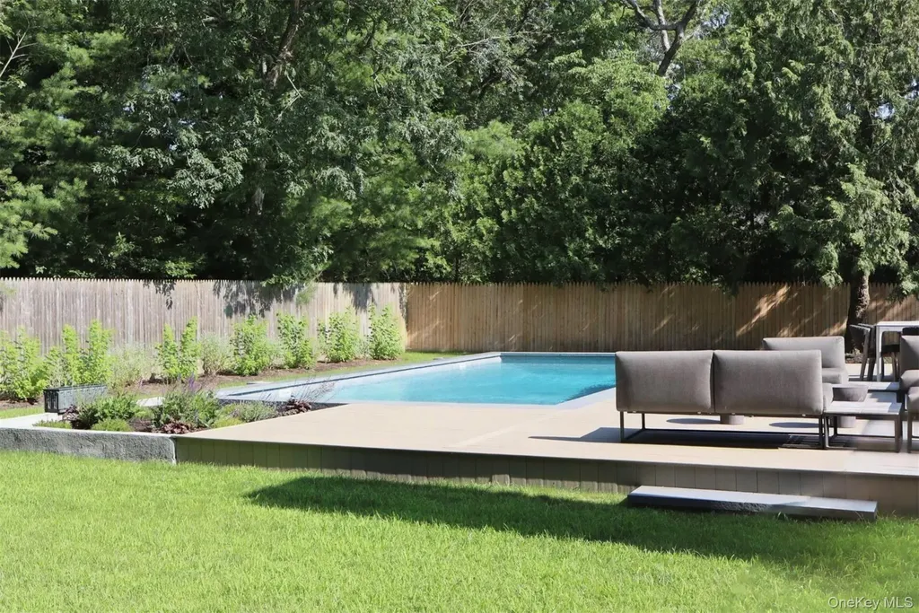 10 Hampton Street Westhampton Beach NY 11978