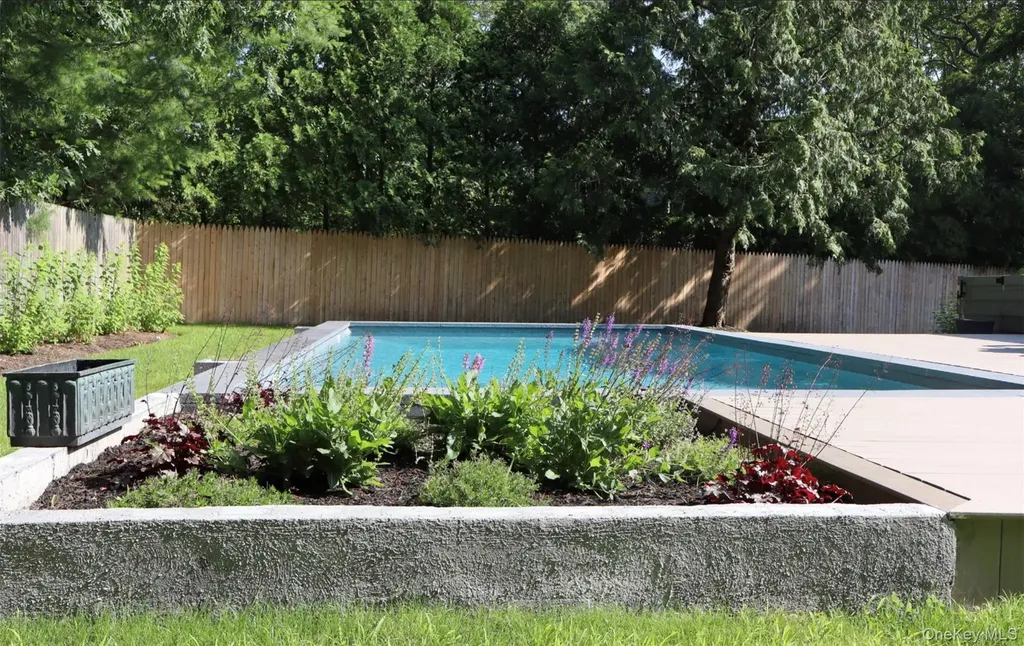 10 Hampton Street Westhampton Beach NY 11978