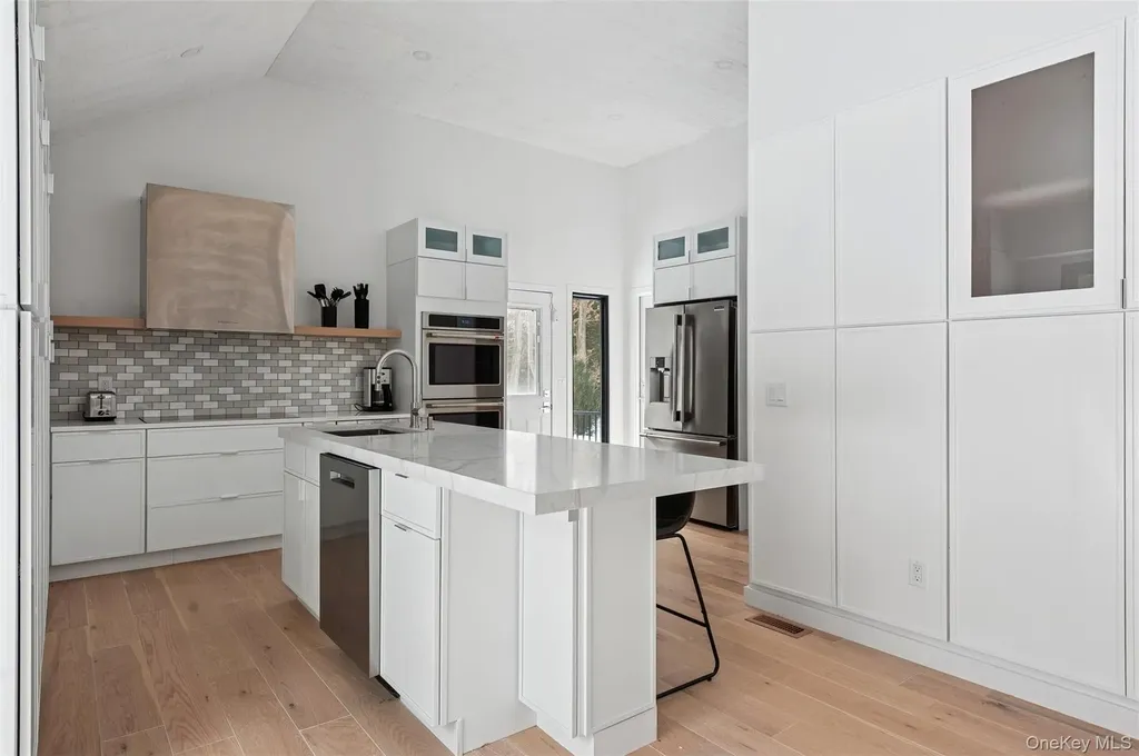 10 Hampton Street Westhampton Beach NY 11978