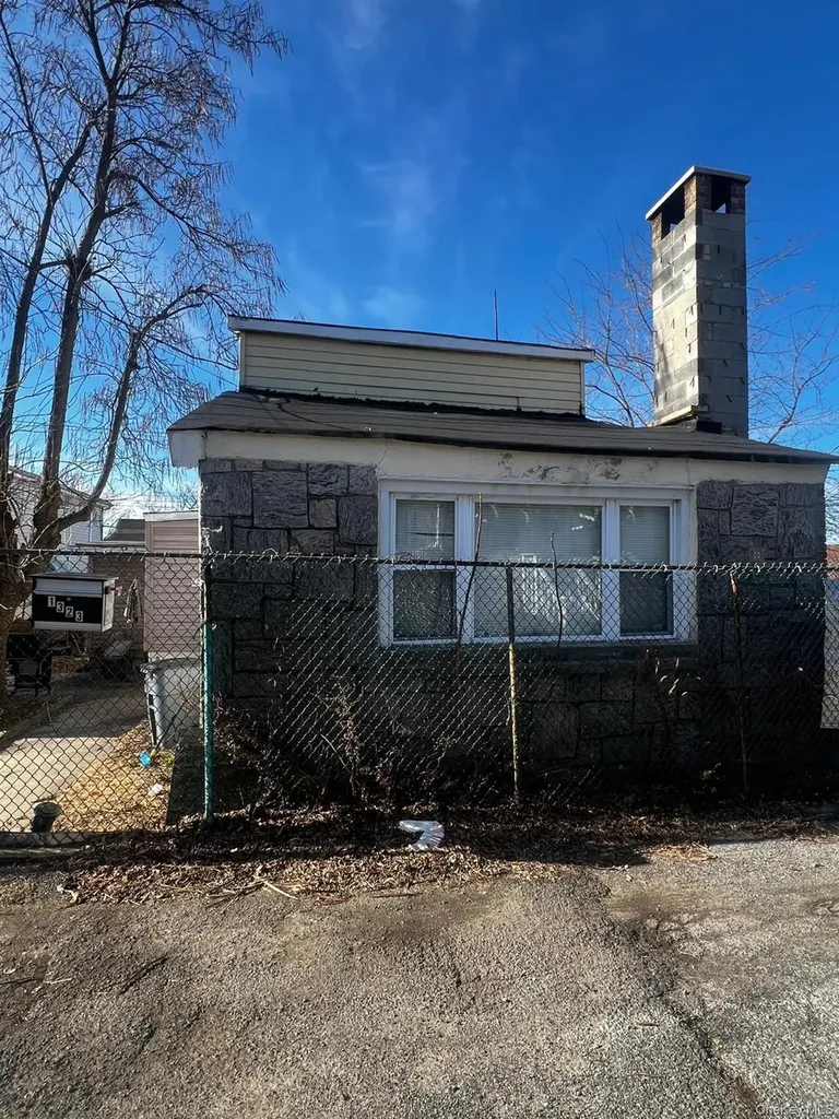 1323 Harding Park Bronx NY 10473