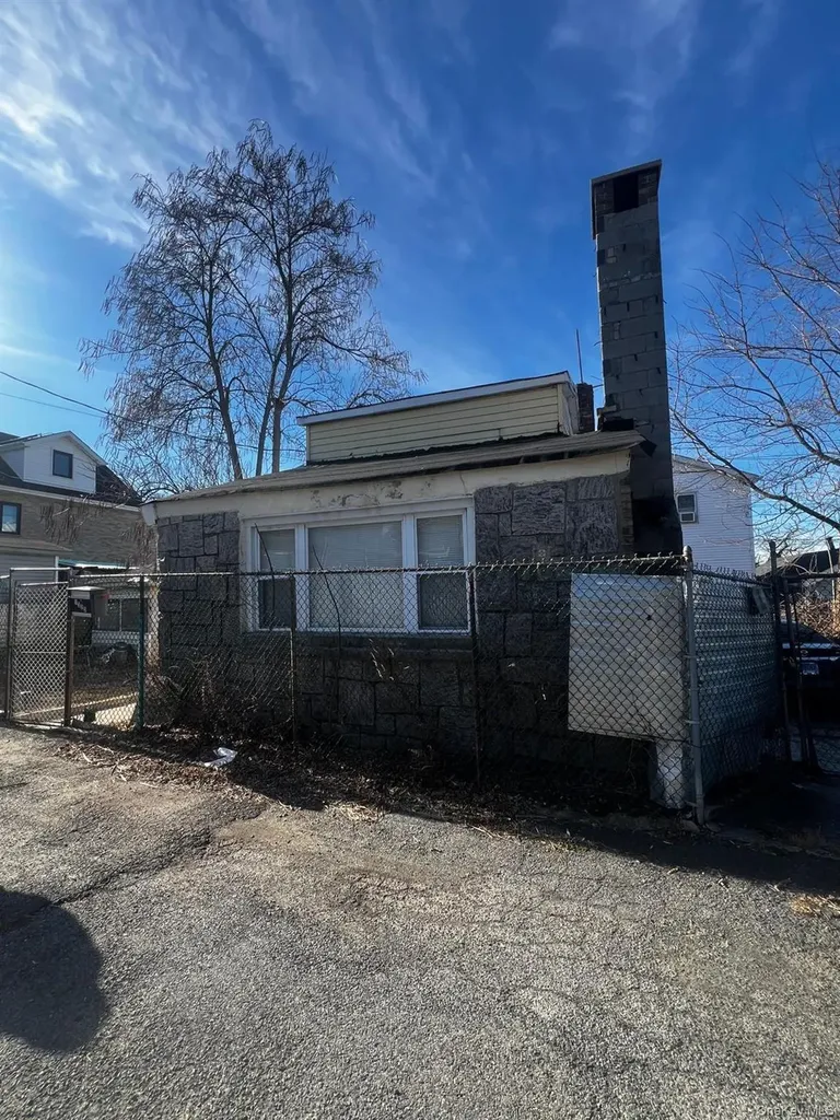 1323 Harding Park Bronx NY 10473