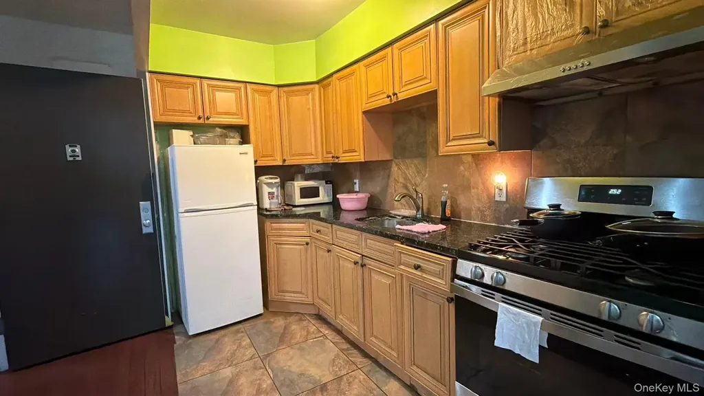 101-18 39th Avenue Corona NY 11368