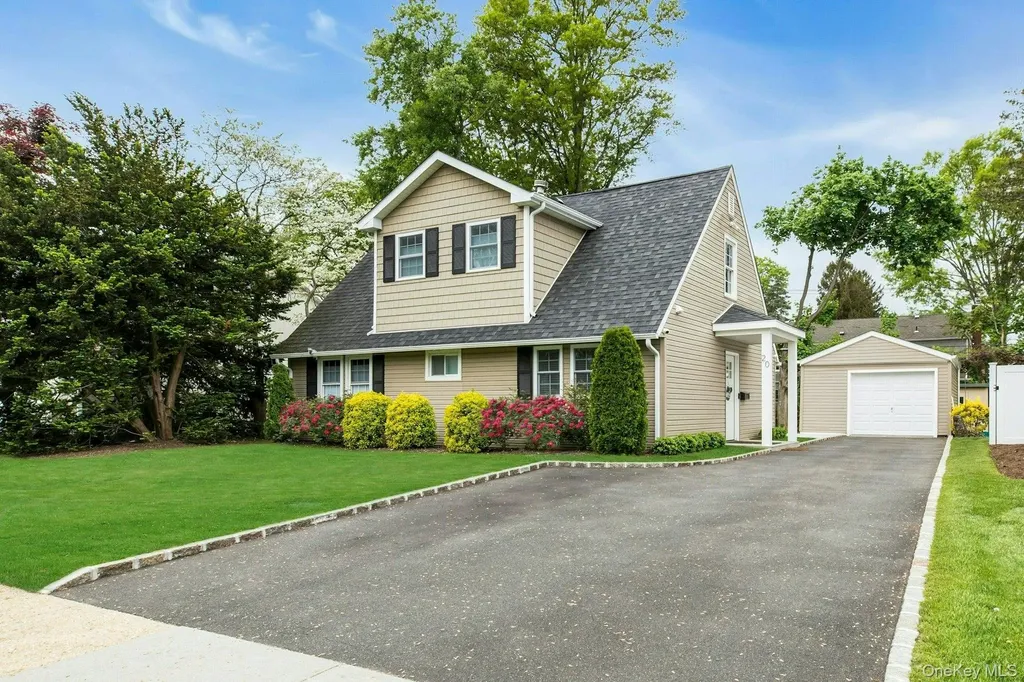 20 Robert Road Glen Cove NY 11542