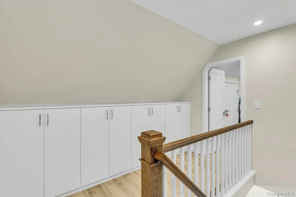 20 Robert Road Glen Cove NY 11542