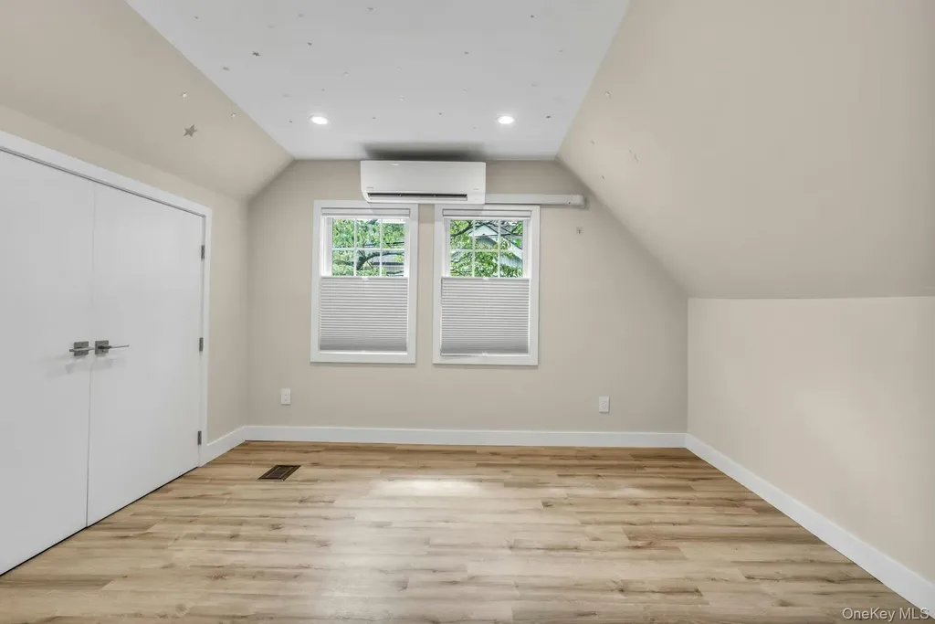 20 Robert Road Glen Cove NY 11542