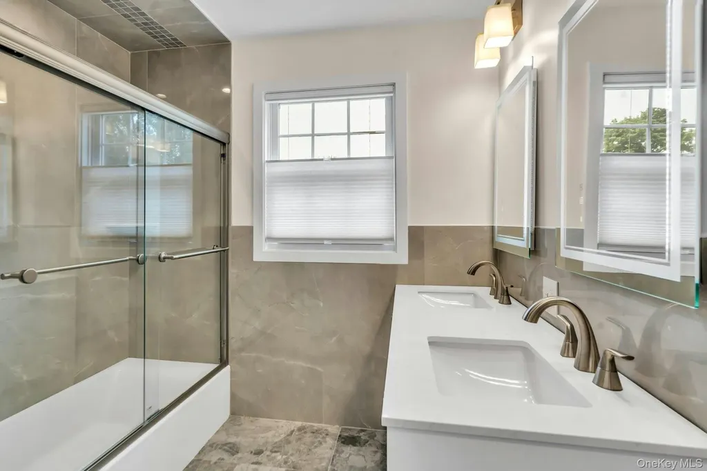 20 Robert Road Glen Cove NY 11542