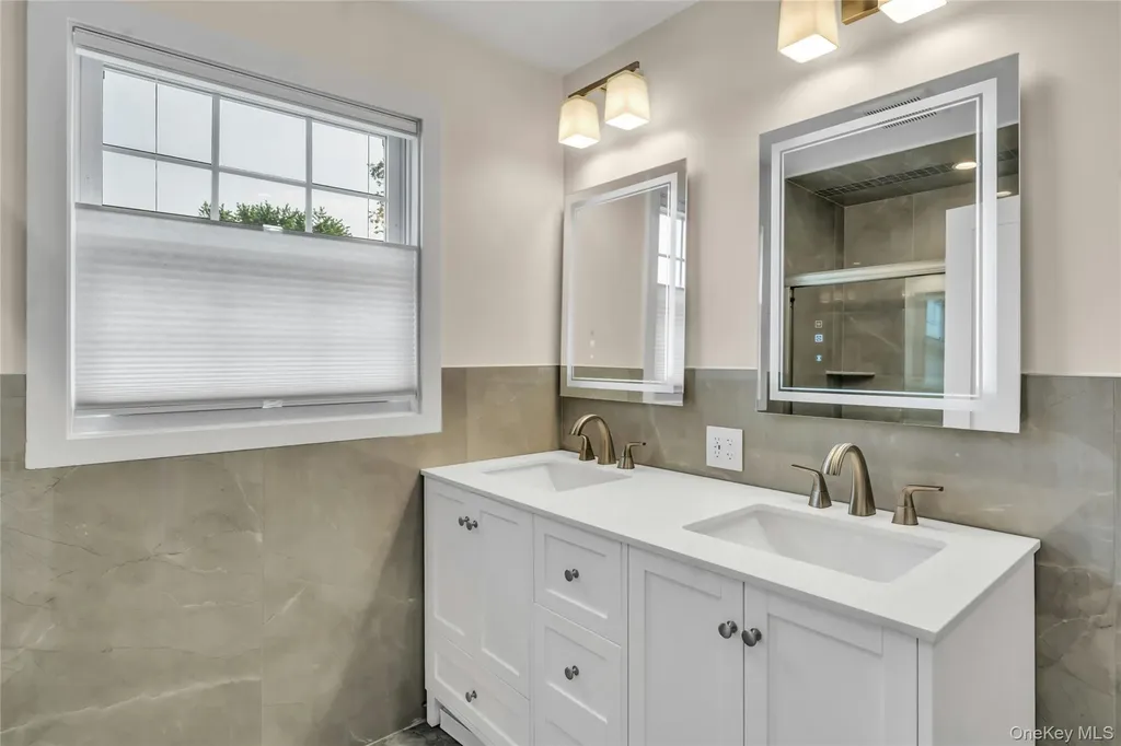 20 Robert Road Glen Cove NY 11542