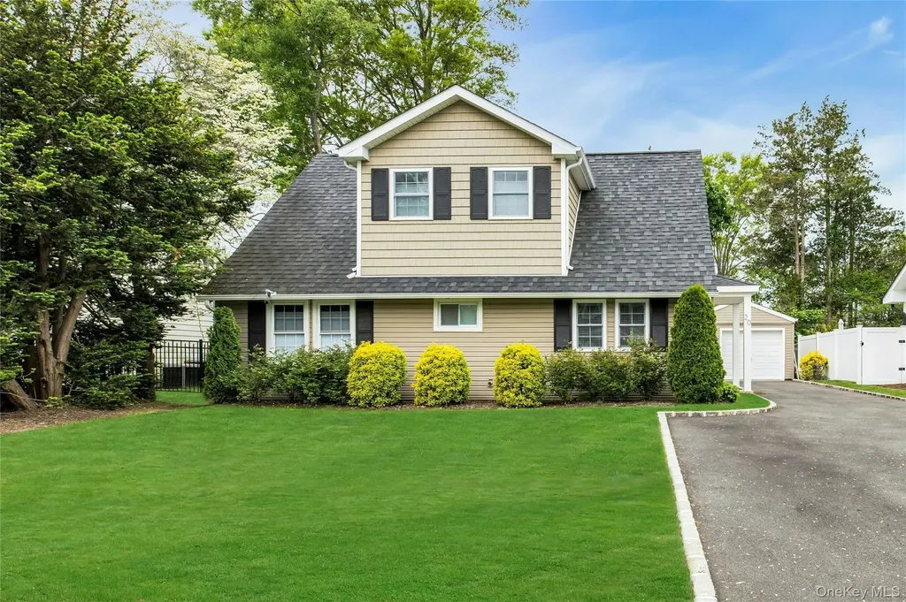 20 Robert Road Glen Cove NY 11542