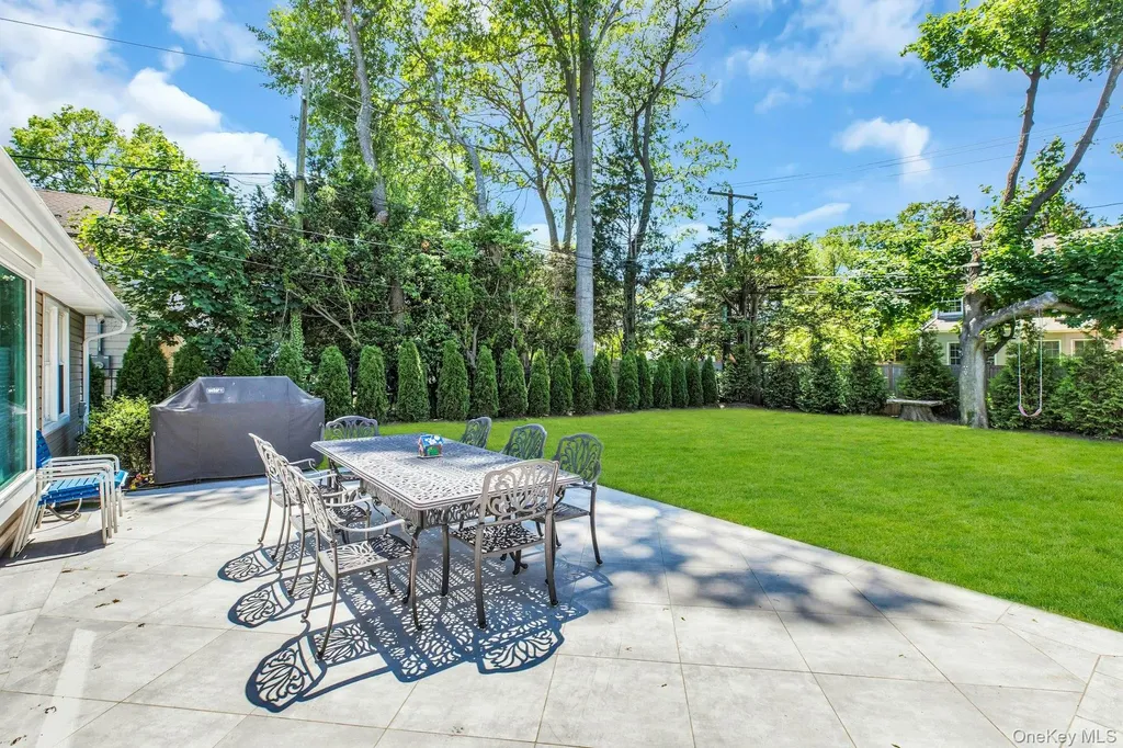 20 Robert Road Glen Cove NY 11542