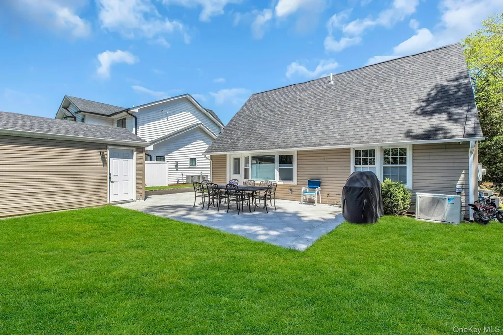 20 Robert Road Glen Cove NY 11542