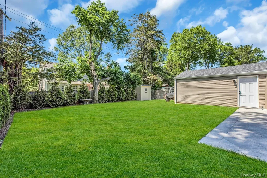 20 Robert Road Glen Cove NY 11542