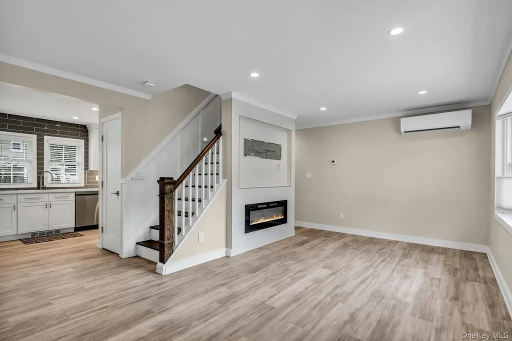20 Robert Road Glen Cove NY 11542