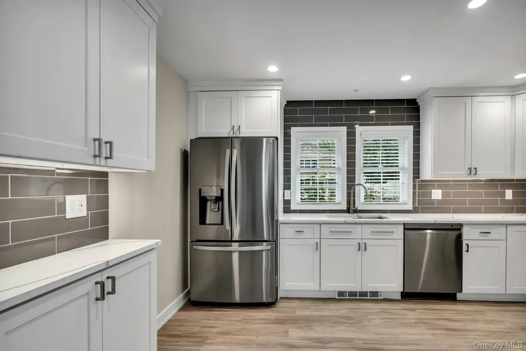 20 Robert Road Glen Cove NY 11542