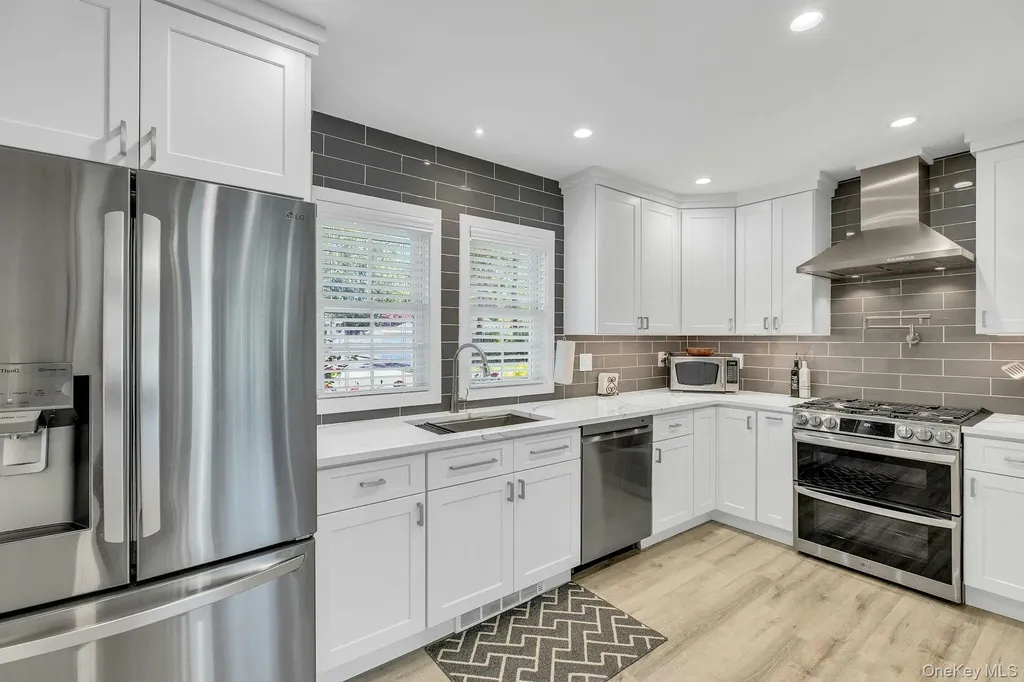 20 Robert Road Glen Cove NY 11542