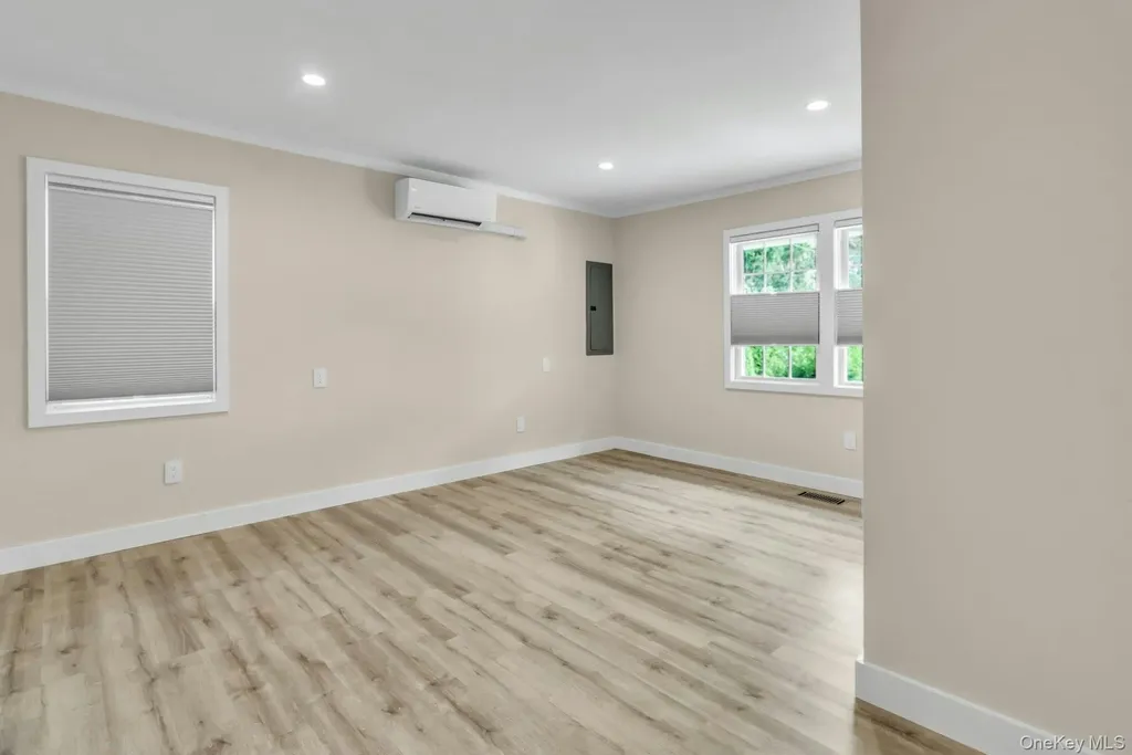 20 Robert Road Glen Cove NY 11542
