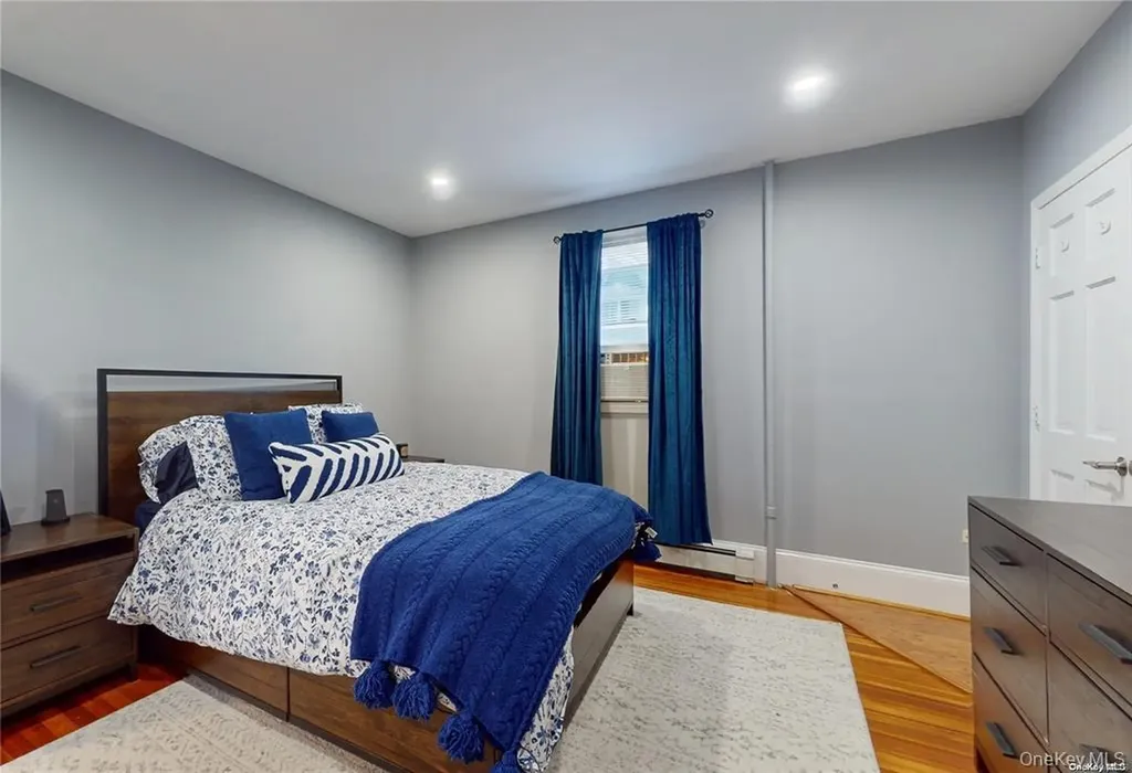 386 Mulry Lane Lawrence NY 11559