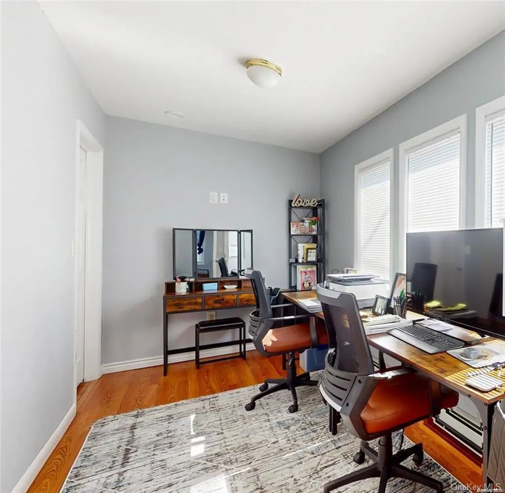 386 Mulry Lane Lawrence NY 11559