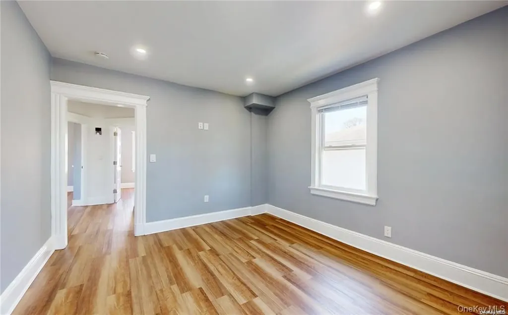 386 Mulry Lane Lawrence NY 11559