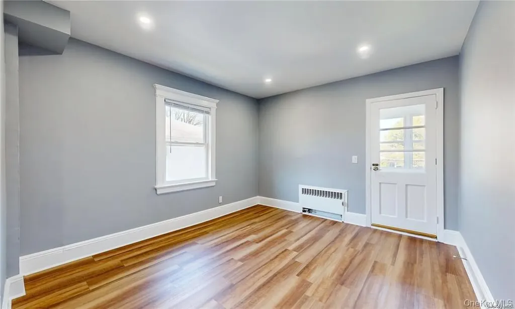 386 Mulry Lane Lawrence NY 11559
