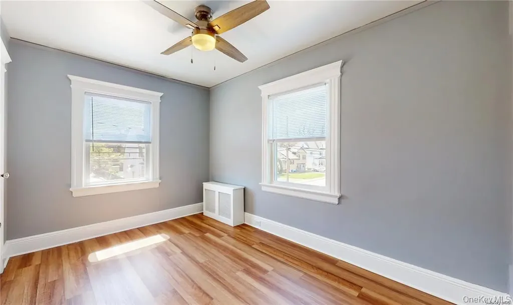 386 Mulry Lane Lawrence NY 11559