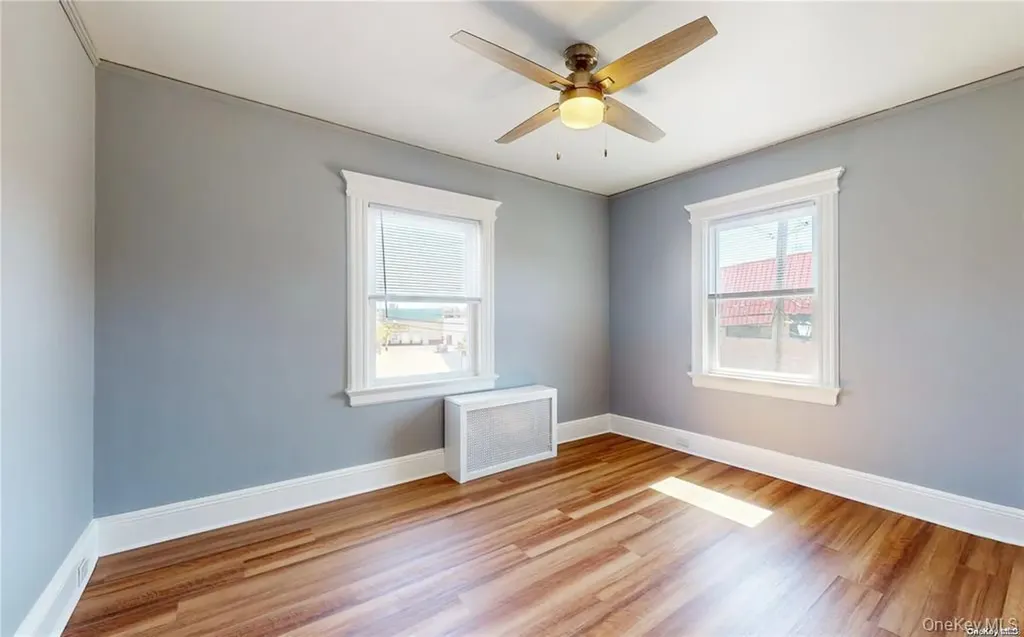 386 Mulry Lane Lawrence NY 11559