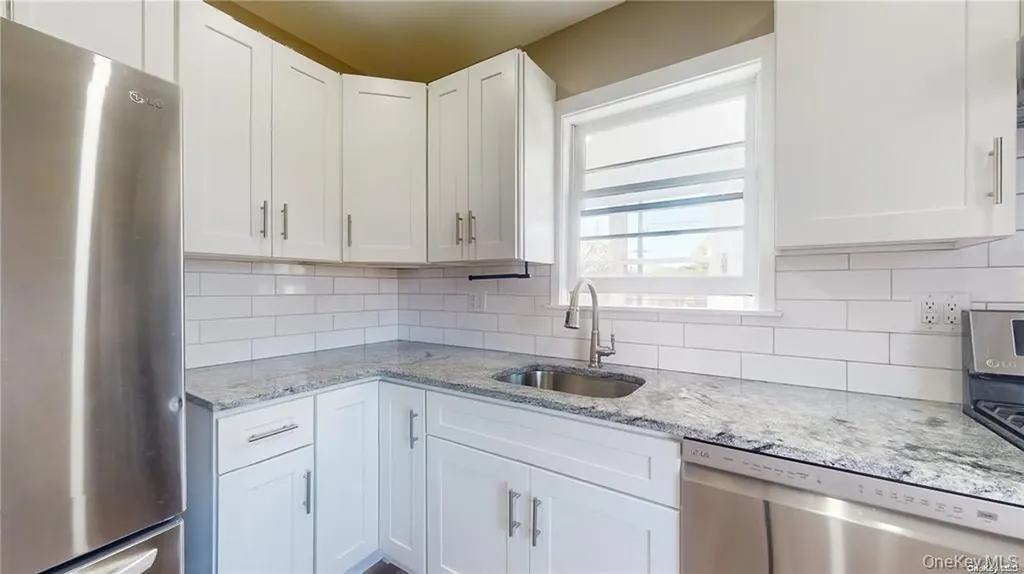 386 Mulry Lane Lawrence NY 11559