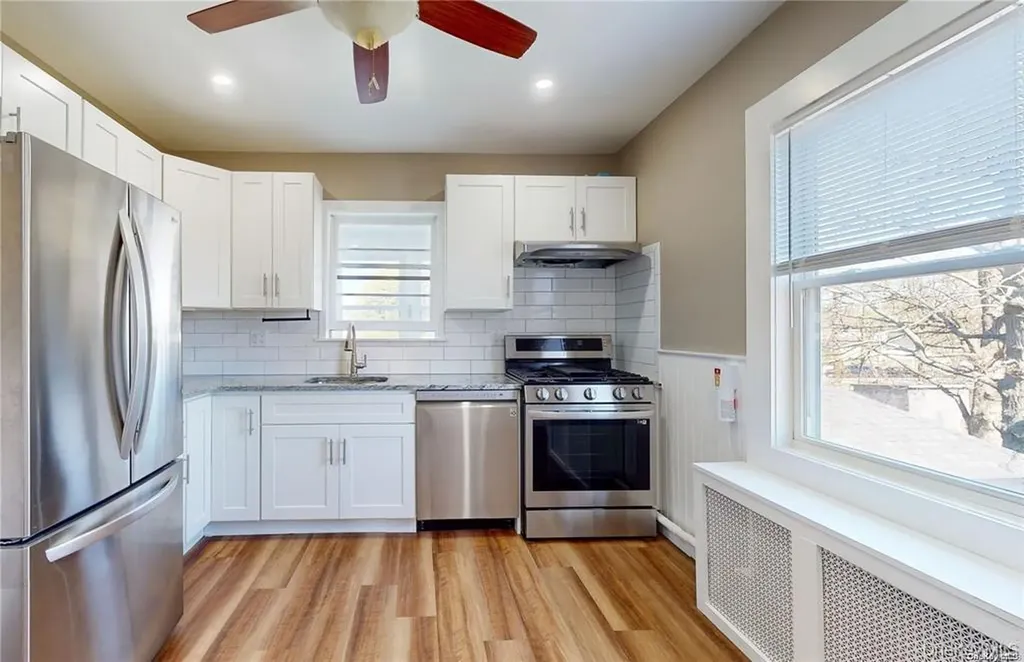 386 Mulry Lane Lawrence NY 11559