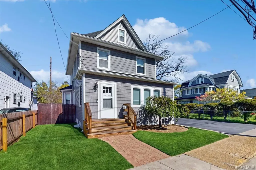 386 Mulry Lane Lawrence NY 11559