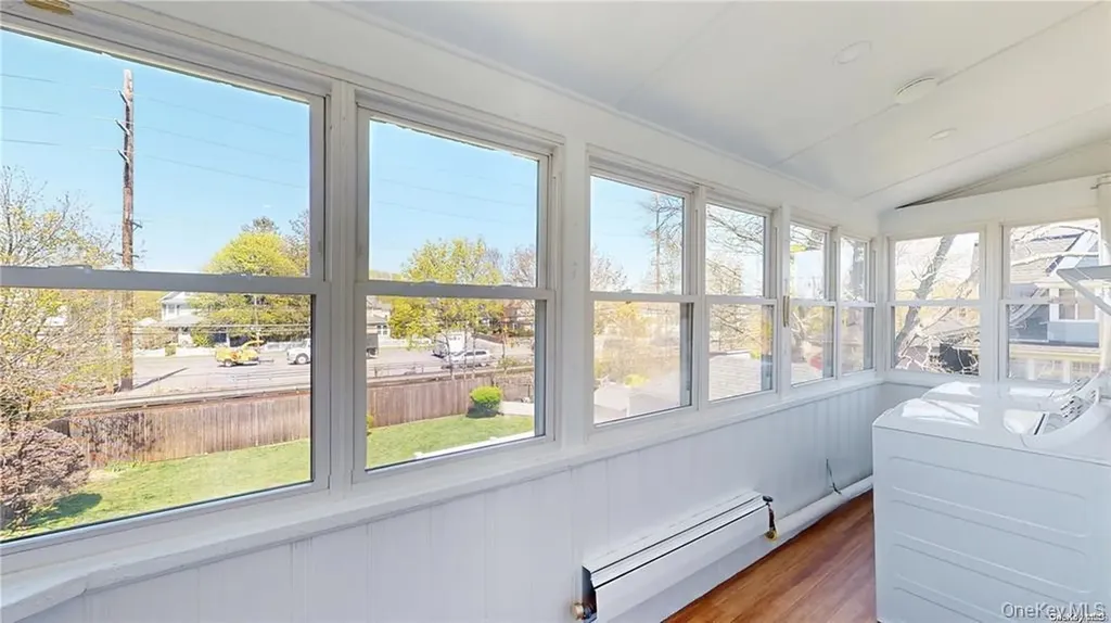 386 Mulry Lane Lawrence NY 11559