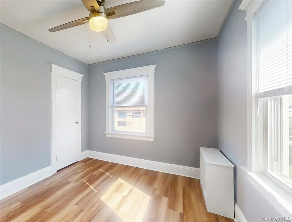 386 Mulry Lane Lawrence NY 11559