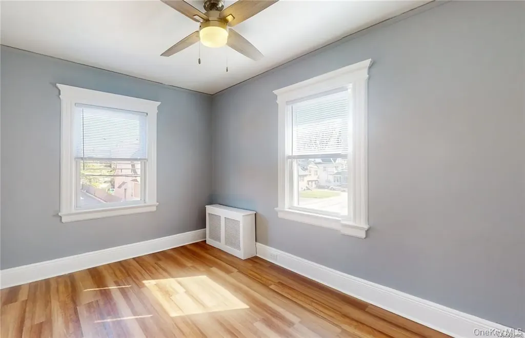 386 Mulry Lane Lawrence NY 11559