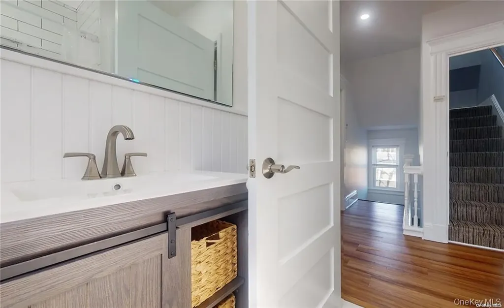 386 Mulry Lane Lawrence NY 11559