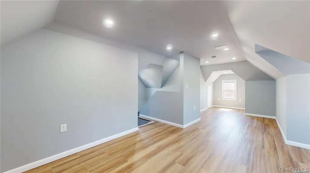 386 Mulry Lane Lawrence NY 11559