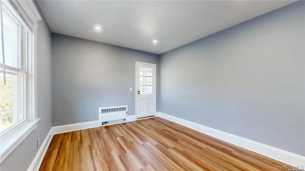386 Mulry Lane Lawrence NY 11559