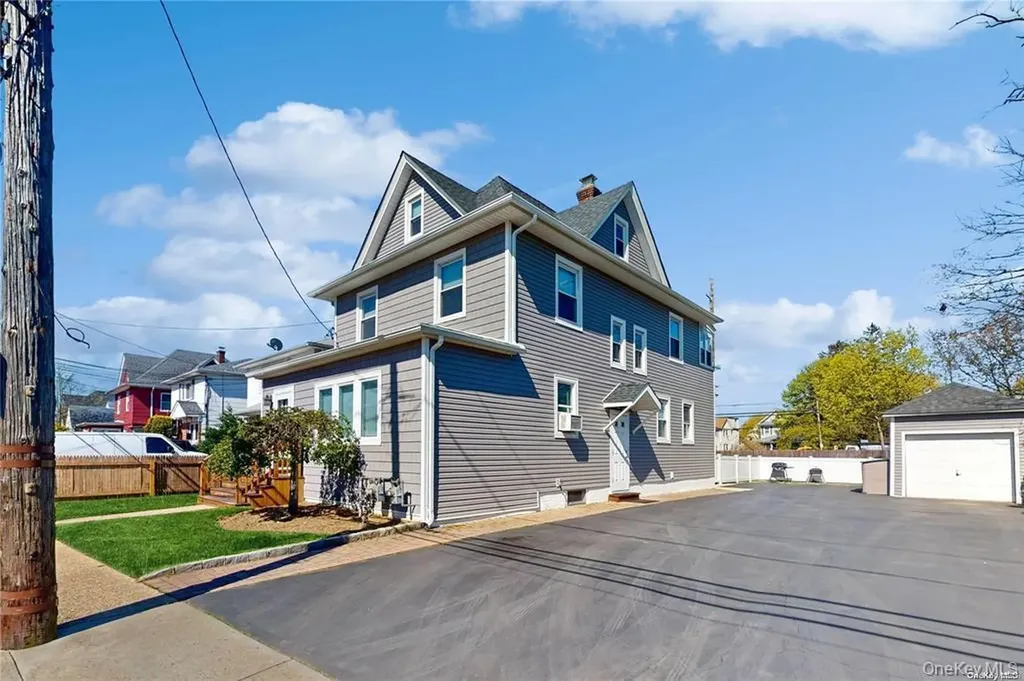 386 Mulry Lane Lawrence NY 11559