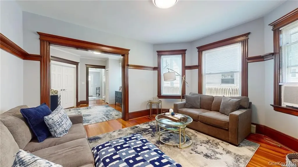 386 Mulry Lane Lawrence NY 11559