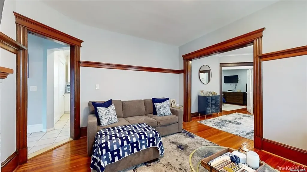 386 Mulry Lane Lawrence NY 11559