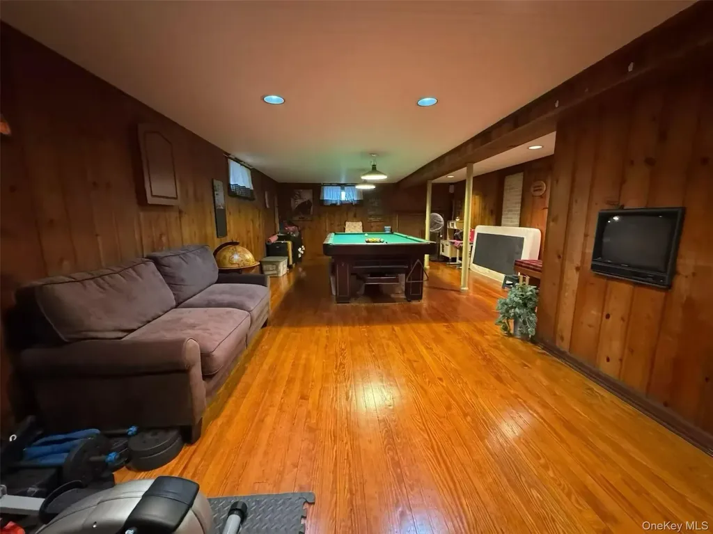 4552 196th Street Flushing NY 11358