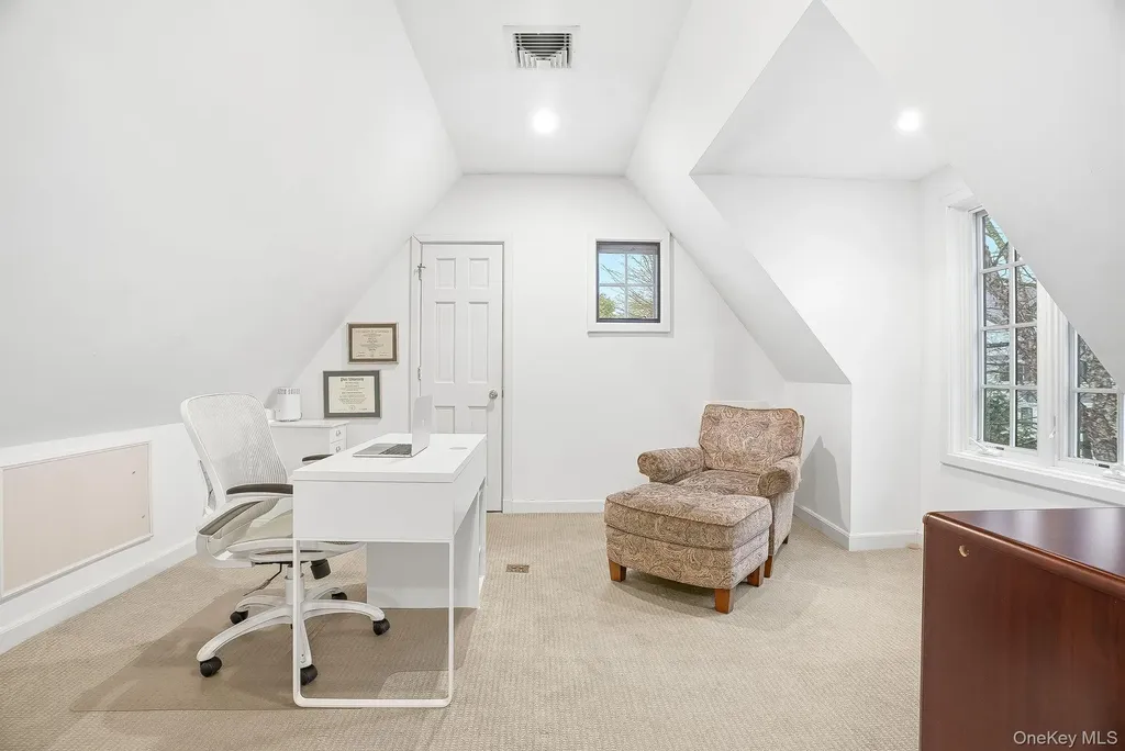 65 Howell Avenue Larchmont NY 10538
