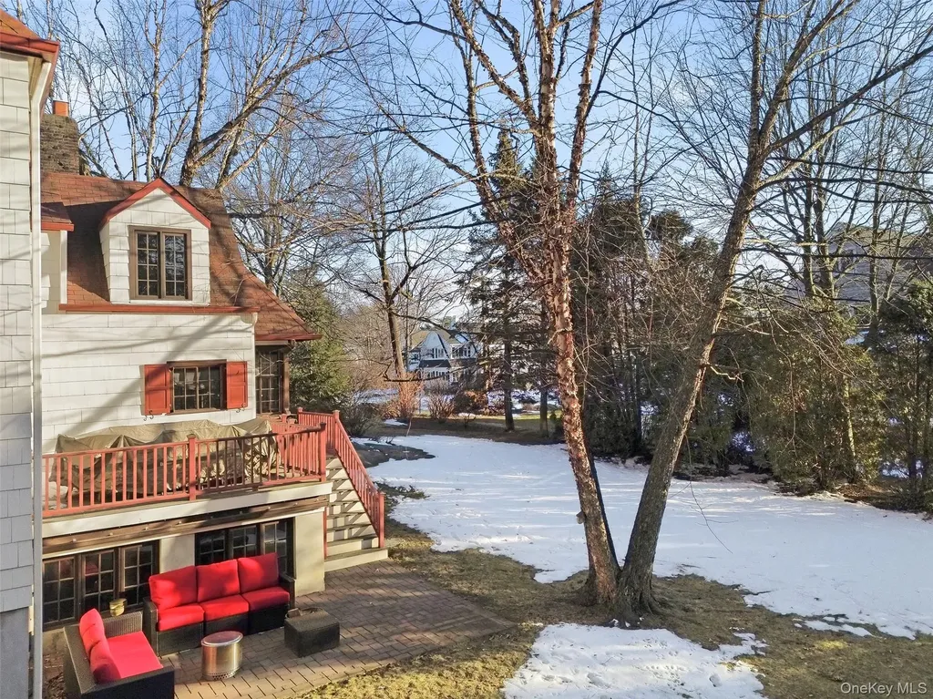 65 Howell Avenue Larchmont NY 10538