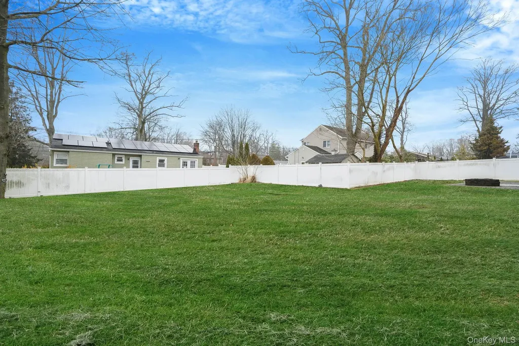 92 Hawthorne Road Kings Park NY 11754