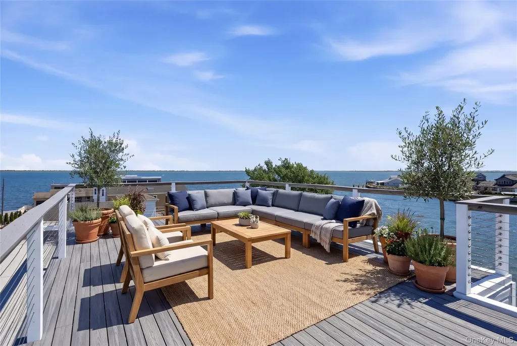 298 W Lido Promenade Lindenhurst NY 11757
