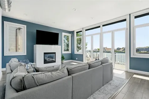 298 W Lido Promenade Lindenhurst NY 11757