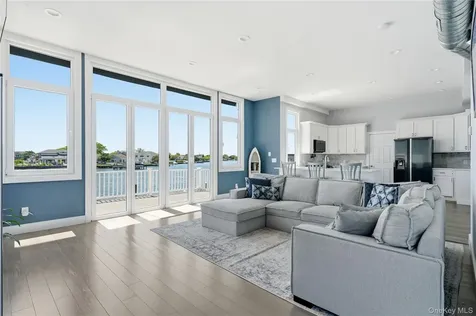 298 W Lido Promenade Lindenhurst NY 11757