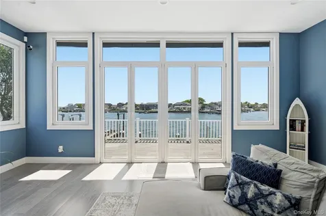 298 W Lido Promenade Lindenhurst NY 11757