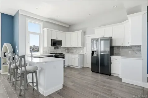 298 W Lido Promenade Lindenhurst NY 11757