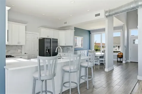 298 W Lido Promenade Lindenhurst NY 11757
